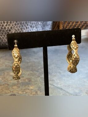 Gold Floral Hoop Earrings - Women Jewelry